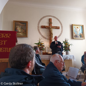 Regionalbischof Stiegler bei der Begrüßung